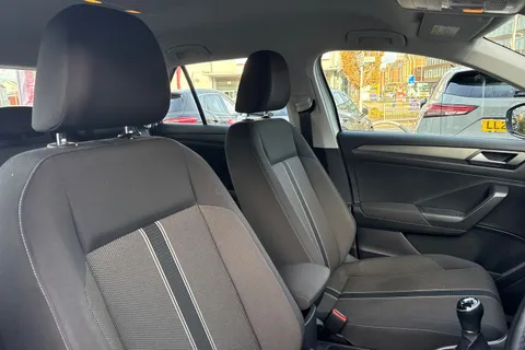 24 of 50 for Volkswagen T-Roc 1.0 TSI SE Euro 6 (s/s) 5dr