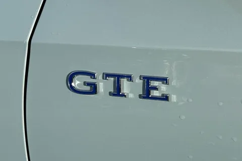 DF25FSZ Volkswagen Golf 1.5 TSI 272 GTE eHybrid 5dr DSG **HEADS UP DISPLAY** Thumbnail #26