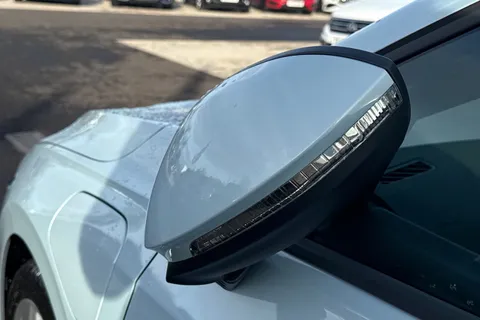 DF25FSZ Volkswagen Golf 1.5 TSI 272 GTE eHybrid 5dr DSG **HEADS UP DISPLAY** Thumbnail #27