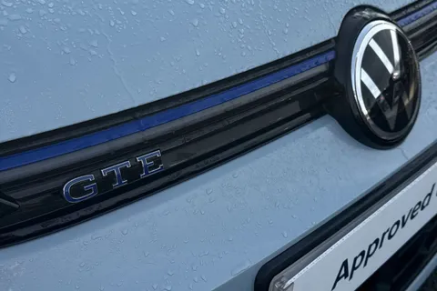 DF25FSZ Volkswagen Golf 1.5 TSI 272 GTE eHybrid 5dr DSG **HEADS UP DISPLAY** Thumbnail #28