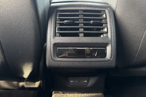 DF25FSZ Volkswagen Golf 1.5 TSI 272 GTE eHybrid 5dr DSG **HEADS UP DISPLAY** Thumbnail #30