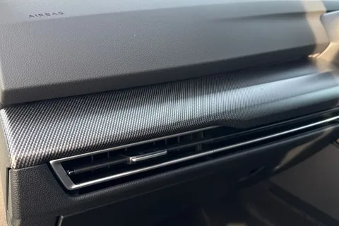 DF25FSZ Volkswagen Golf 1.5 TSI 272 GTE eHybrid 5dr DSG **HEADS UP DISPLAY** Thumbnail #31