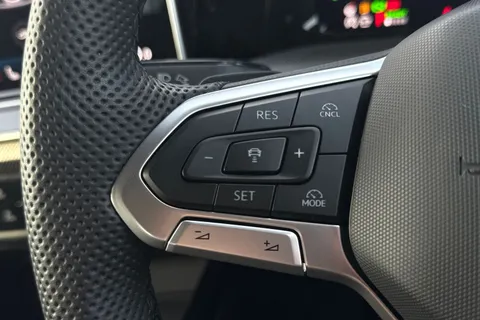 DF25FSZ Volkswagen Golf 1.5 TSI 272 GTE eHybrid 5dr DSG **HEADS UP DISPLAY** Thumbnail #32