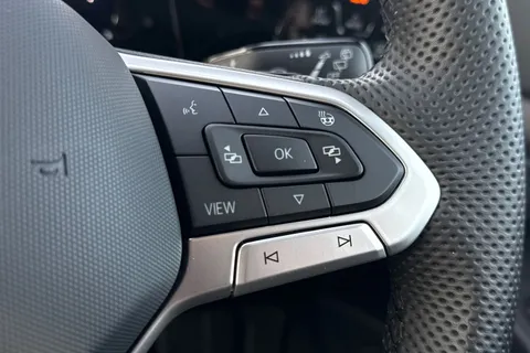 DF25FSZ Volkswagen Golf 1.5 TSI 272 GTE eHybrid 5dr DSG **HEADS UP DISPLAY** Thumbnail #33