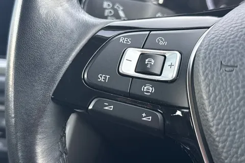 36 of 50 for Volkswagen T-Roc 1.0 TSI SE Euro 6 (s/s) 5dr