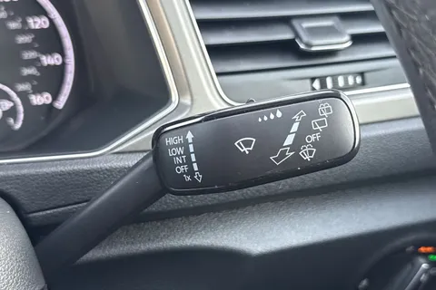 37 of 50 for Volkswagen T-Roc 1.0 TSI SE Euro 6 (s/s) 5dr