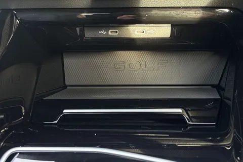 DF25FSZ Volkswagen Golf 1.5 TSI 272 GTE eHybrid 5dr DSG **HEADS UP DISPLAY** Thumbnail #41