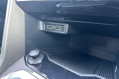 42 of 50 for Volkswagen T-Roc 1.0 TSI SE Euro 6 (s/s) 5dr