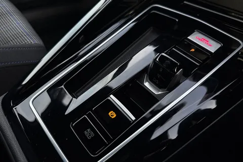 DF25FSZ Volkswagen Golf 1.5 TSI 272 GTE eHybrid 5dr DSG **HEADS UP DISPLAY** Thumbnail #42