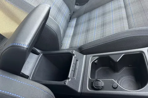 DF25FSZ Volkswagen Golf 1.5 TSI 272 GTE eHybrid 5dr DSG **HEADS UP DISPLAY** Thumbnail #43