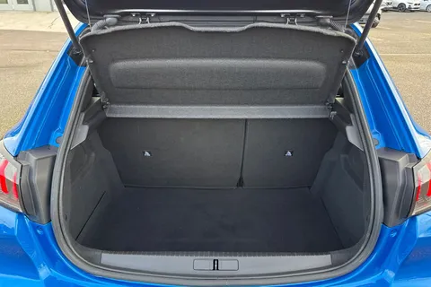 YH21EOM PEUGEOT e-208 50kWh GT Premium Auto 5dr Thumbnail #7