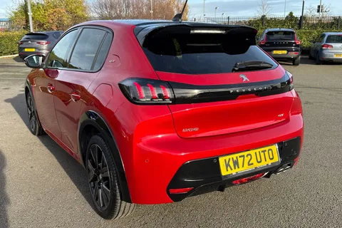 KW72UTO PEUGEOT 208 1.2 PureTech GT EAT Euro 6 (s/s) 5dr Thumbnail #17