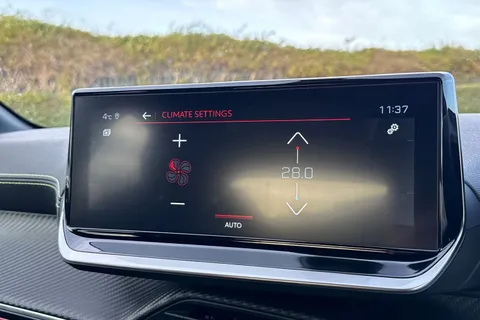 KW72UTO PEUGEOT 208 1.2 PureTech GT EAT Euro 6 (s/s) 5dr Thumbnail #20