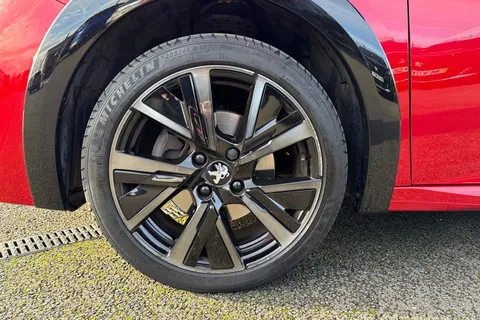 KW72UTO PEUGEOT 208 1.2 PureTech GT EAT Euro 6 (s/s) 5dr Thumbnail #24