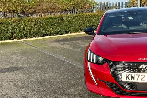 KW72UTO PEUGEOT 208 1.2 PureTech GT EAT Euro 6 (s/s) 5dr Thumbnail #26