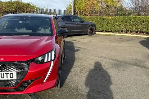 KW72UTO PEUGEOT 208 1.2 PureTech GT EAT Euro 6 (s/s) 5dr Thumbnail #27