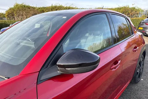 KW72UTO PEUGEOT 208 1.2 PureTech GT EAT Euro 6 (s/s) 5dr Thumbnail #30