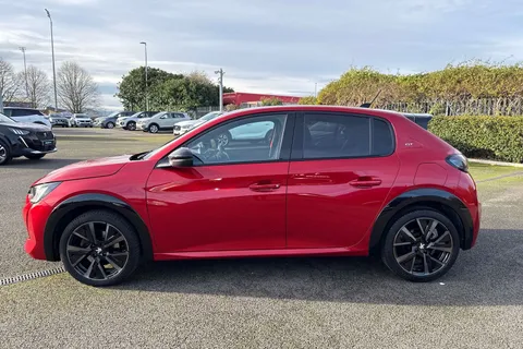 KW72UTO PEUGEOT 208 1.2 PureTech GT EAT Euro 6 (s/s) 5dr Thumbnail #31