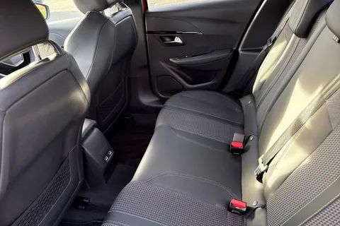 KW72UTO PEUGEOT 208 1.2 PureTech GT EAT Euro 6 (s/s) 5dr Thumbnail #32