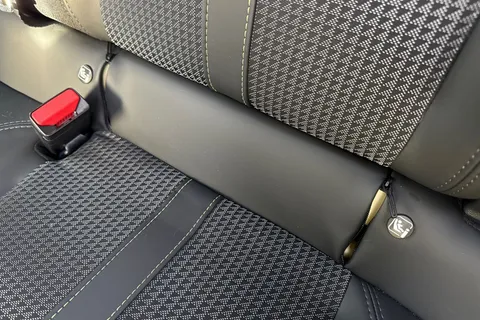 KW72UTO PEUGEOT 208 1.2 PureTech GT EAT Euro 6 (s/s) 5dr Thumbnail #33