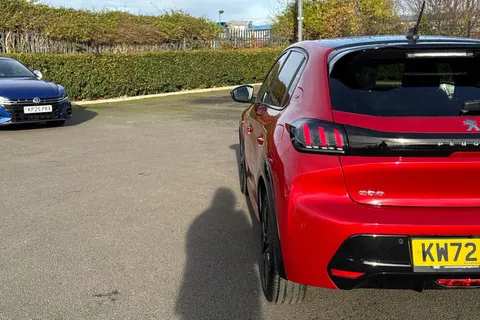 KW72UTO PEUGEOT 208 1.2 PureTech GT EAT Euro 6 (s/s) 5dr Thumbnail #36