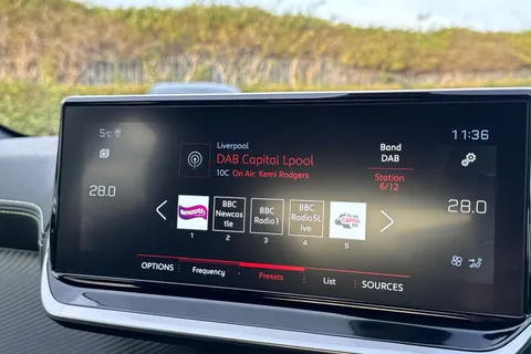 KW72UTO PEUGEOT 208 1.2 PureTech GT EAT Euro 6 (s/s) 5dr Thumbnail #45