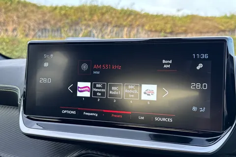 KW72UTO PEUGEOT 208 1.2 PureTech GT EAT Euro 6 (s/s) 5dr Thumbnail #46