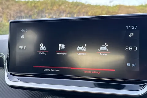 KW72UTO PEUGEOT 208 1.2 PureTech GT EAT Euro 6 (s/s) 5dr Thumbnail #54