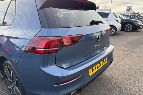 KT25ZLZ Volkswagen Golf 1.5 TSI 150 R-Line 5dr ⭐18 Leeds Alloys | Panoramic sunroof | Area View⭐ Thumbnail #9