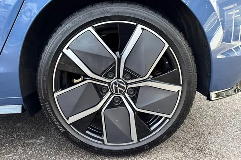 KT25ZLZ Volkswagen Golf 1.5 TSI 150 R-Line 5dr ⭐18 Leeds Alloys | Panoramic sunroof | Area View⭐ Thumbnail #12