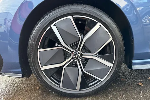 KT25ZLZ Volkswagen Golf 1.5 TSI 150 R-Line 5dr ⭐18 Leeds Alloys | Panoramic sunroof | Area View⭐ Thumbnail #13