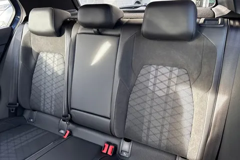 KT25ZLZ Volkswagen Golf 1.5 TSI 150 R-Line 5dr ⭐18 Leeds Alloys | Panoramic sunroof | Area View⭐ Thumbnail #20