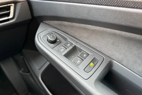 KT25ZLZ Volkswagen Golf 1.5 TSI 150 R-Line 5dr ⭐18 Leeds Alloys | Panoramic sunroof | Area View⭐ Thumbnail #22