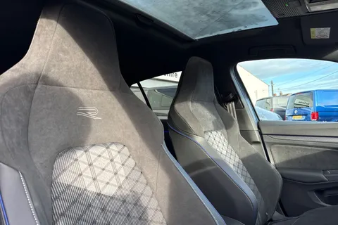 KT25ZLZ Volkswagen Golf 1.5 TSI 150 R-Line 5dr ⭐18 Leeds Alloys | Panoramic sunroof | Area View⭐ Thumbnail #25