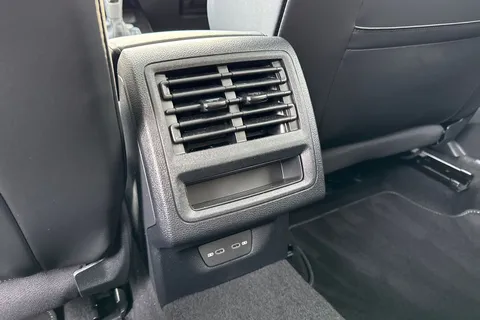 KT25ZLZ Volkswagen Golf 1.5 TSI 150 R-Line 5dr ⭐18 Leeds Alloys | Panoramic sunroof | Area View⭐ Thumbnail #36