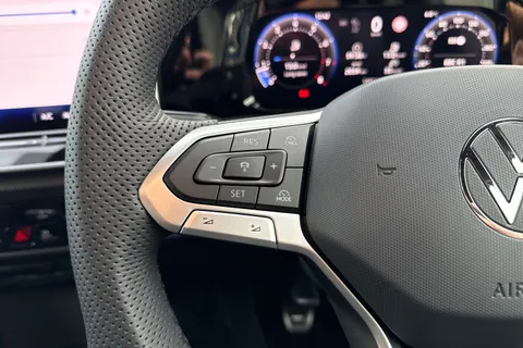 KT25ZLZ Volkswagen Golf 1.5 TSI 150 R-Line 5dr ⭐18 Leeds Alloys | Panoramic sunroof | Area View⭐ Thumbnail #44