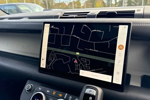 KW74UBJ Land Rover Defender 110 3.0 D350 110 X-Dynamic HSE 5dr Thumbnail #13