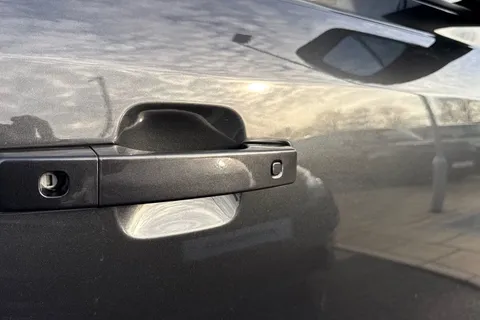 KW74UBJ Land Rover Defender 110 3.0 D350 110 X-Dynamic HSE 5dr Thumbnail #31