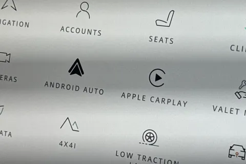 KW74UBJ Land Rover Defender 110 3.0 D350 110 X-Dynamic HSE 5dr Thumbnail #38