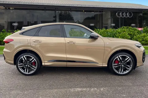  Audi Q5 2.0 TFSI Edition 1 Sportback S Tronic quattro Euro 6 (s/s) 5dr Thumbnail #4