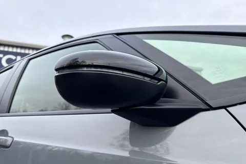 18 of 48 for HONDA JAZZ 1.5 i-MMD Hybrid Advance Sport 5dr eCVT