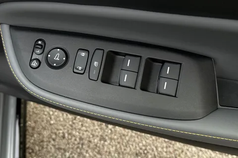 19 of 48 for HONDA JAZZ 1.5 i-MMD Hybrid Advance Sport 5dr eCVT