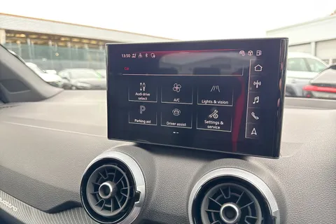  Audi SQ2 2.0 TFSI Black Edition S Tronic quattro Euro 6 (s/s) 5dr Thumbnail #44