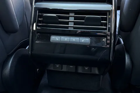 DX75NHZ Land Rover Range Rover Sport 3.0 P460e Edition 5dr Thumbnail #19