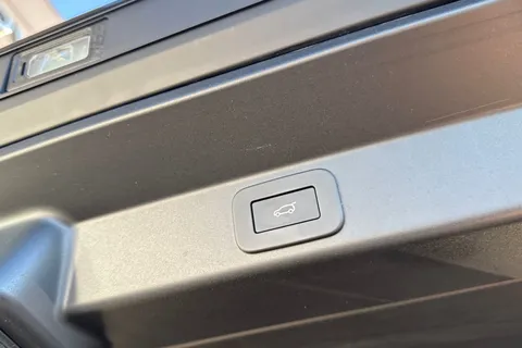 DX75NHZ Land Rover Range Rover Sport 3.0 P460e Edition 5dr Thumbnail #31