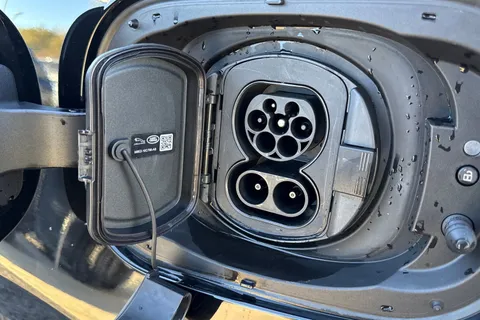 DX75NHZ Land Rover Range Rover Sport 3.0 P460e Edition 5dr Thumbnail #32