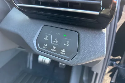  Volkswagen ID.4 Pro 77kWh Match Auto 5dr Thumbnail #32