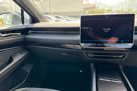  Volkswagen Id.7 Pro S 86kWh Match Plus Tourer Auto 5dr Thumbnail #19