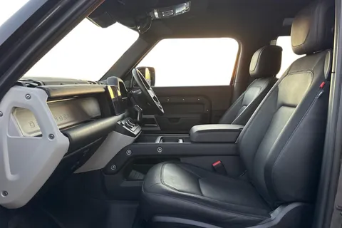 KO24WHV Land Rover Defender 90 3.0 D300 X-Dynamic HSE 3dr Thumbnail #4