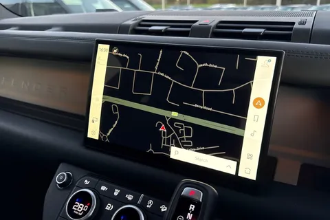 KO24WHV Land Rover Defender 90 3.0 D300 X-Dynamic HSE 3dr Thumbnail #13